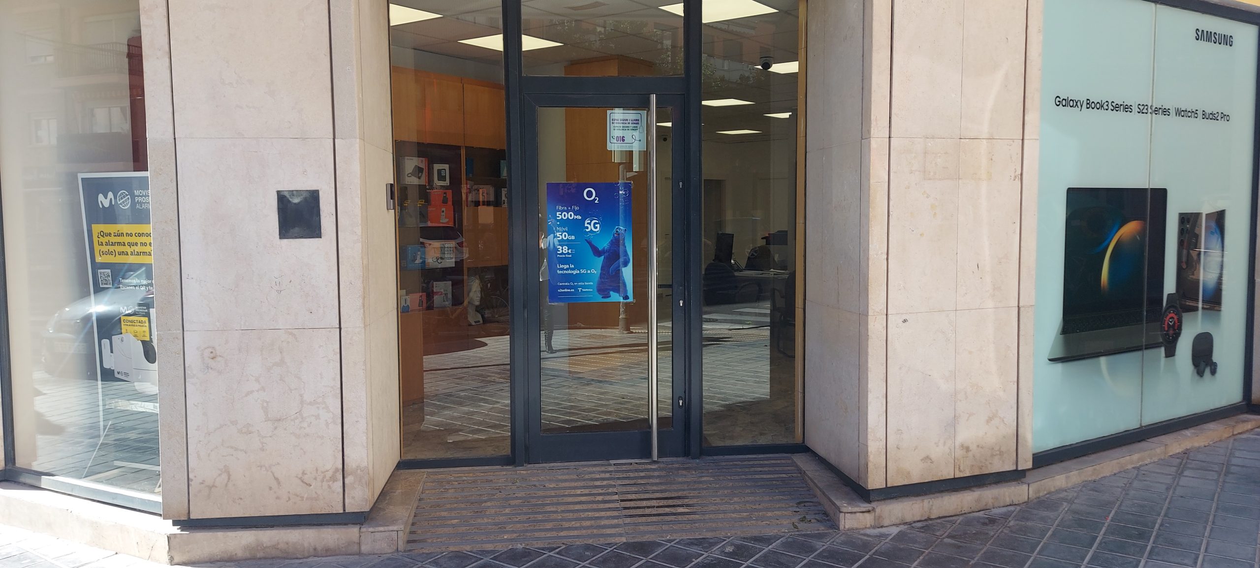 Tienda O2 entrada